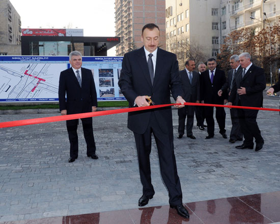 Prezident İlham Əliyev paytaxtda yeni inşa olunan bir sıra yol-nəqliyyat kompleksi obyektlərinin açılışında iştirak etmişdir (FOTO)