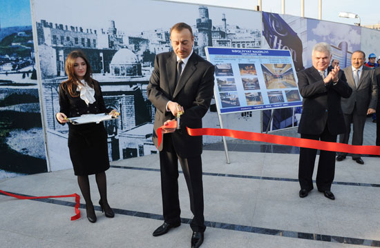 Prezident İlham Əliyev paytaxtda yeni inşa olunan bir sıra yol-nəqliyyat kompleksi obyektlərinin açılışında iştirak etmişdir (FOTO)