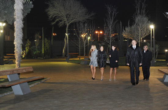 Президент Ильхам Алиев принял участие в открытии нового парка рядом с Бакинским торговым портом (ФОТО)