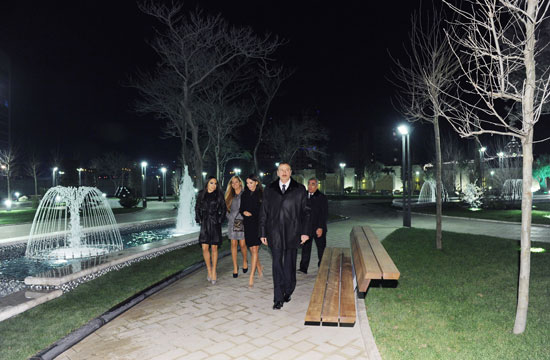 Президент Ильхам Алиев принял участие в открытии нового парка рядом с Бакинским торговым портом (ФОТО)