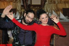 Азербайджанские шоу-звезды остались без Деда Мороза и Снегурочки (фотосессия)