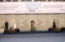 Президенту Азербайджана Ильхаму Алиеву вручена награда "Друг журналистов" (ФОТО)