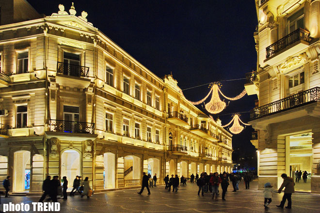Новогоднее убранство вечернего Баку (фотосессия)