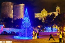 Новогоднее убранство вечернего Баку (фотосессия)
