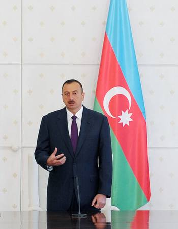 Под председательством президента Азербайджана состоялось заседание Кабмина по итогам социально-экономического развития в 2010 году (ФОТО)