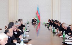 Под председательством президента Азербайджана состоялось заседание Кабмина по итогам социально-экономического развития в 2010 году (ФОТО)