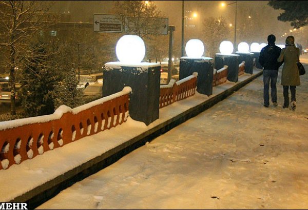 Schools, airports closed after heavy snow in Iranian capital