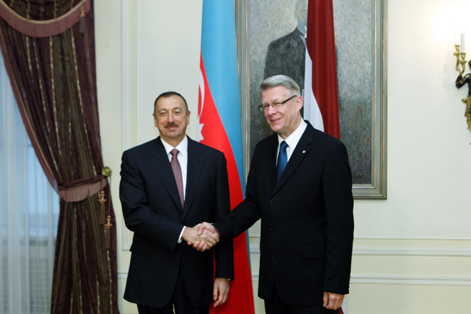 Президенты Азербайджана и Латвии провели встречу один на один