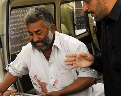 16 killed in Pakistan minibus blast