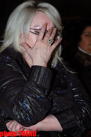 Elza Seyidcahan Nisə Qasımovanı ağlatdı (FOTO)