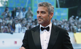 Джордж Клуни арестован в Вашингтоне у здания посольства Судана