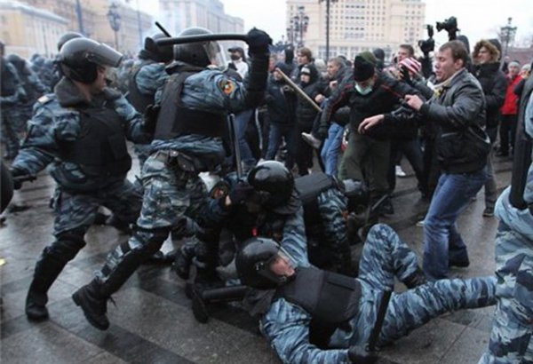 Полиция задержала в центре Москвы более 50 человек, предотвратив массовую драку
