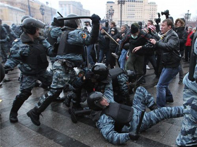 Полиция задержала в центре Москвы более 50 человек, предотвратив массовую драку
