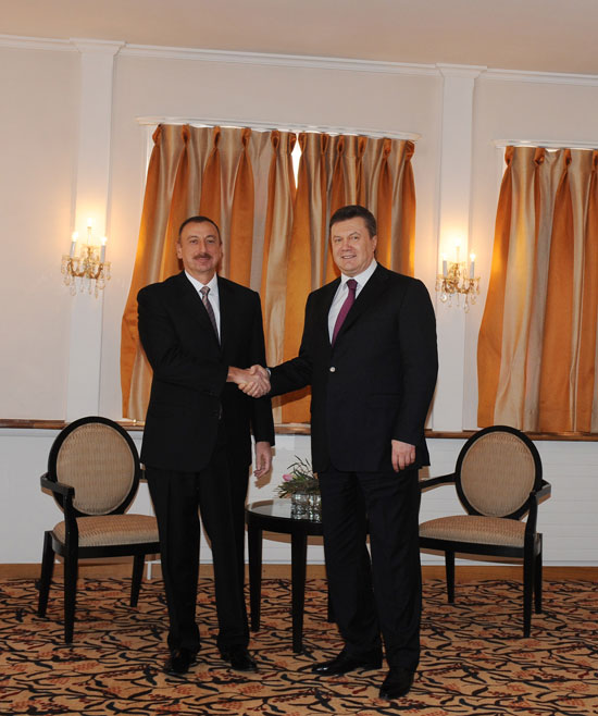 Azerbaijan, Ukraine sign agreement on oil and gas deliveries (PHOTO)