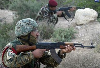 Турецкая армия проводит спецоперацию на границе с Сирией