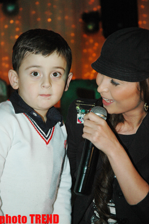 Певица Севда Яхъяева и ее пятилетний ревнивый фанат (фотосессия)