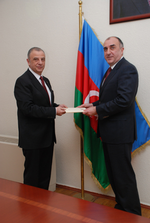 Новый посол Грузии вручил копии верительных грамот главе МИД Азербайджана (версия 2)