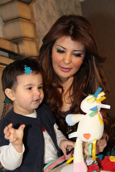Певица Илаха Ибадова расстанется со своей дочерью Аян (фотосессия)