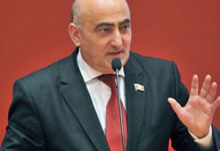 Azərbaycan Parlamentinin deputatı nazirləri bazarlara çıxmağa çağırır
