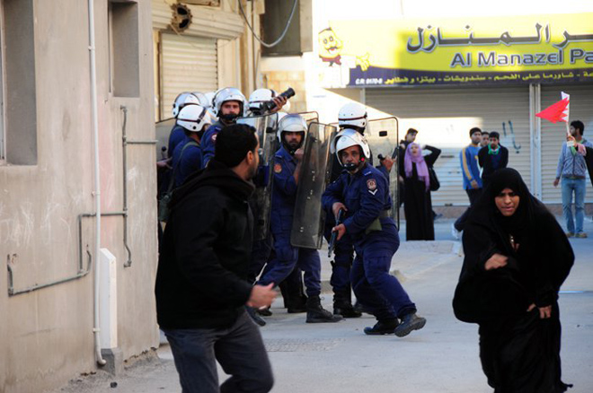 Три человека погибли, более 230 ранены при разгоне демонстрации в Бахрейне - Минздрав