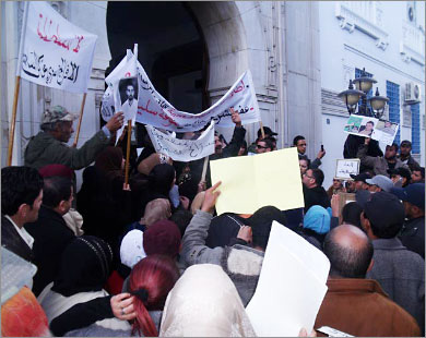 Демонстрация против нарушений в ходе выборов проходит в Тунисе