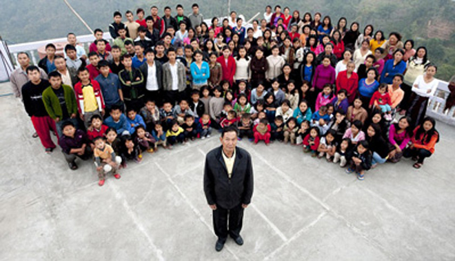 У 67-летнего мужчины 39 жен, 94 ребенка и 33 внука (фотосессия)