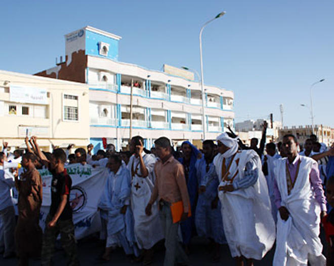 Сотни людей вышли на улицы столицы Мавритании с требованием проведения реформ