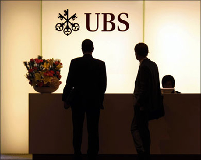 Head of UBS bank steps down