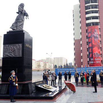 Президент Азербайджана посетил памятник жертвам Ходжалинской трагедии (версия 2) (ФОТО)