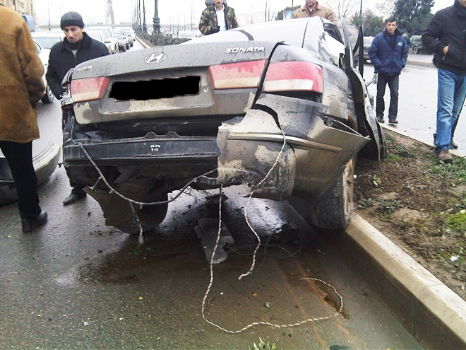 В Баку столкнулись автомобили, есть погибший