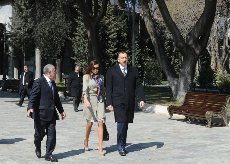 Azerbaijani President and First Lady open Officers' Park in Baku (PHOTO)