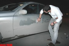 Радио-телеведущий Азер Ширин кайфует от грязного автомобиля (фотосессия)