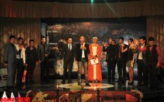 Телеведущие Фирдовси Атакишиев и Хадиджа Сенангызы c молодыми певцами отметили Новруз (фотосессия)