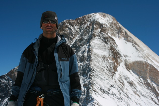 Экспедиция с участием альпиниста из Азербайджана приближается к подножию вершины Канченджанга