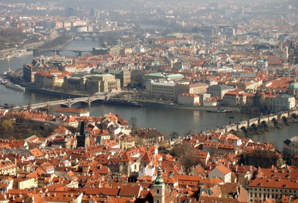 Collapse of concrete footbridge leaves 4 injured in Prague