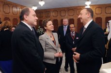 Президент Азербайджана встретился с участниками Всемирного форума по межкультурному диалогу (ФОТО)