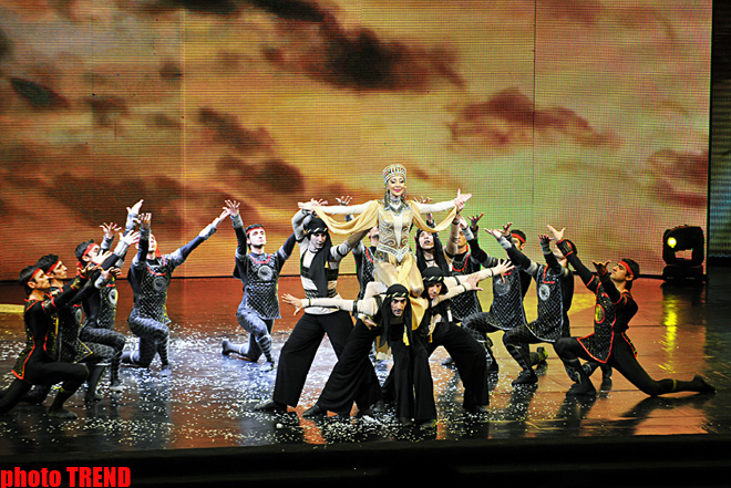 Ветреные танцы народов мира в Баку (фотосессия)