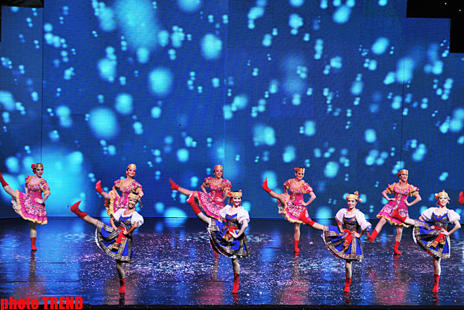 Ветреные танцы народов мира в Баку (фотосессия)