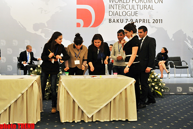 В Баку завершил работу Всемирный форум по межкультурному диалогу (ФОТО)