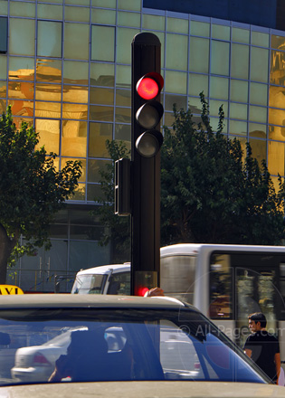 В прошлом году "жертвами" водителей в Баку стали 39 светофоров (ВИДЕО)