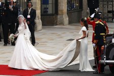 Свадебное платье Кейт Миддлтон выставили в Букингемском дворце (фотосессия)