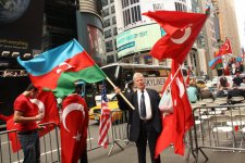 Azərbaycan və türk diasporları Nyu-Yorkda "Erməni yalanına yox deyək!" tələbi ilə yürüş keçiriblər (FOTO)