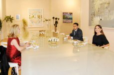 Azerbaijan`s First Lady Mehriban Aliyeva meets French film star Catherine Deneuve (PHOTO)