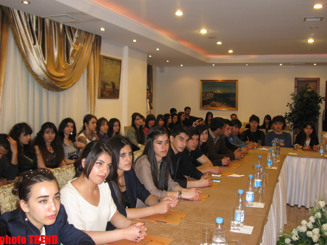 Round table on "Heydar Aliyev and education abroad" conducted (PHOTO)