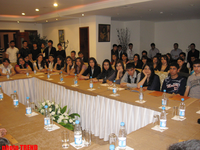Round table on "Heydar Aliyev and education abroad" conducted (PHOTO)