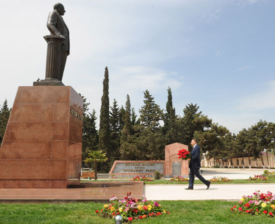 Prezident İlham Əliyev İmişli rayonuna gəlib (FOTO)