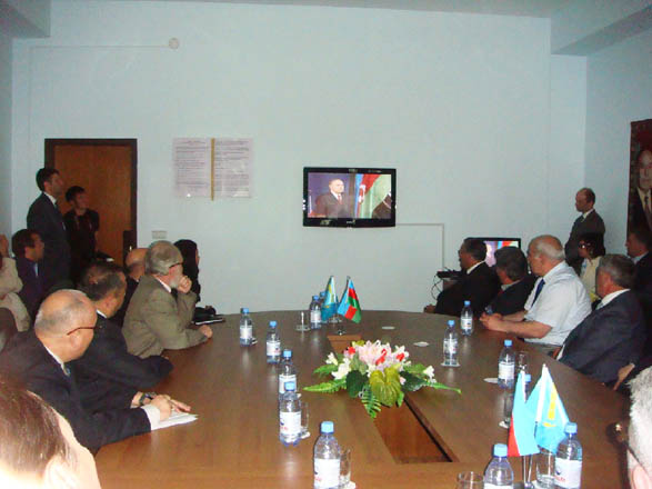 Kazakhstan hosts roundtable on "Heydar Aliyev and Azerbaijan" (PHOTO)