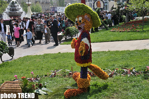 В Баку состоялся Праздник цветов, концерт и грандиозный фейерверк (фотосессия)