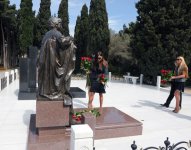 Azerbaijani President and his spouse visit tomb of National Leader Heydar Aliyev (UPDATE) (PHOTOS)