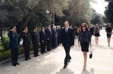 Azerbaijani President and his spouse visit tomb of National Leader Heydar Aliyev (UPDATE) (PHOTOS)